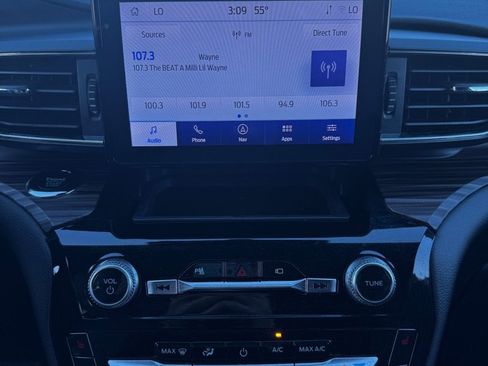 Used 2022 Ford Explorer Limited w/ Equipment Group 301A image 22