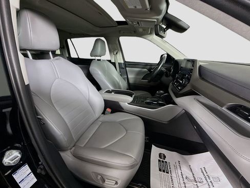 Certified 2021 Toyota Highlander XLE AWD/4WD image 22