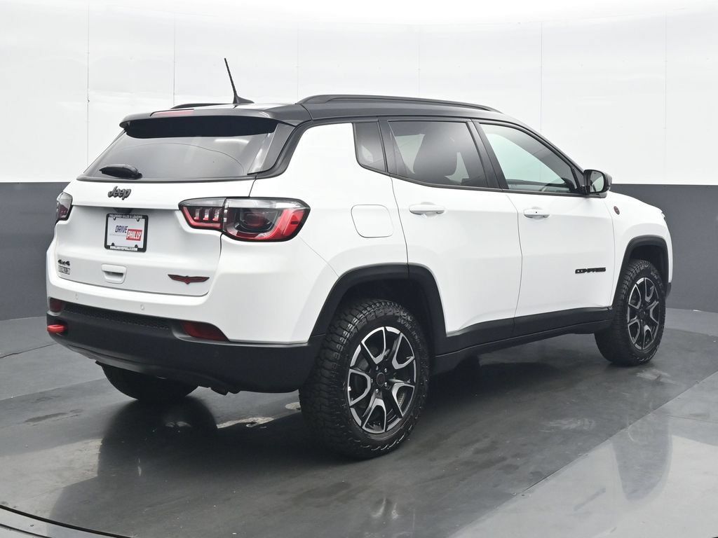 Used 2026 Jeep Compass Trailhawk AWD/4WD image 6