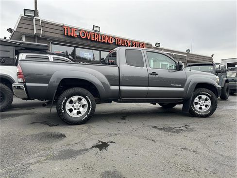 Used 2013 Toyota Tacoma 4x4 Access Cab V6 w/ SR5 Pkg image 10