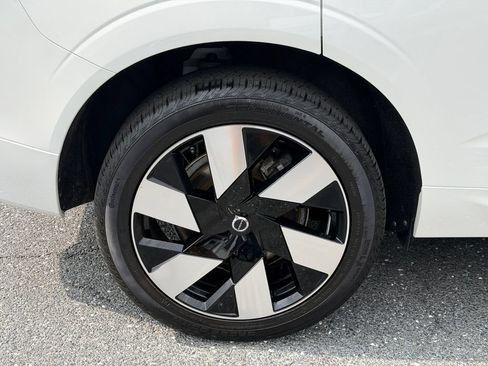 Certified 2024 Volvo XC60 T8 Plus w/ Protection Package Premier AWD/4WD image 12