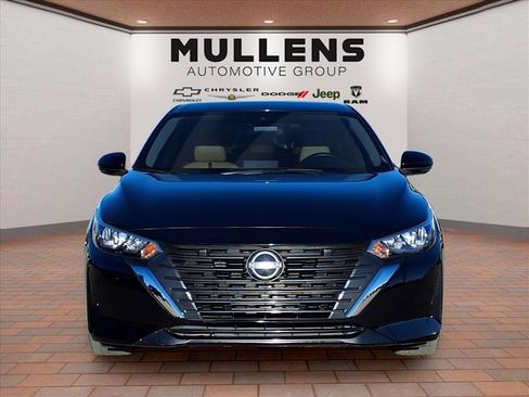 Used 2024 Nissan Sentra SV w/ SV Premium Package image 2