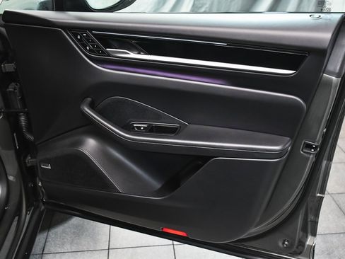 Used 2025 Porsche Macan 4 Electric image 15