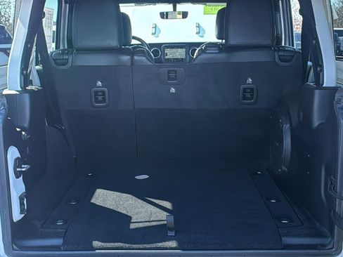 Used 2020 Jeep Wrangler Unlimited Sahara image 17