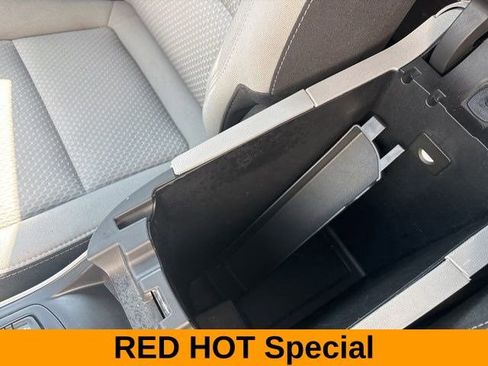 Used 2023 GMC Terrain SLE w/ Driver Convenience Package image 27