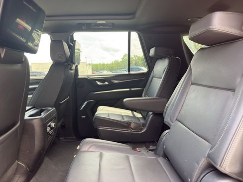 Used 2023 GMC Yukon Denali w/ Advanced Technology Package AWD/4WD image 6