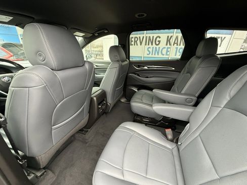 Used 2022 Buick Enclave Premium image 28