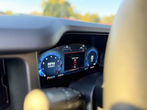 Used 2025 Ford Bronco Badlands image 13