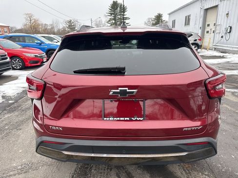 Used 2024 Chevrolet Trax ACTIV w/ Sunroof Package image 5