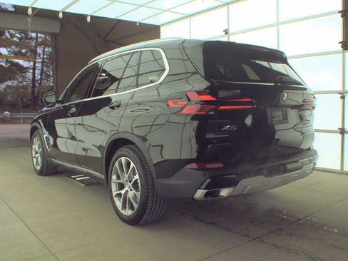 Used 2025 BMW X5 xDrive40i w/ Premium Package image 2