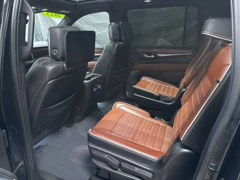 Used 2023 GMC Yukon XL Denali Ultimate AWD/4WD image 16