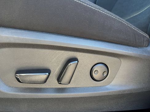 Used 2025 Nissan Pathfinder SV FWD image 22