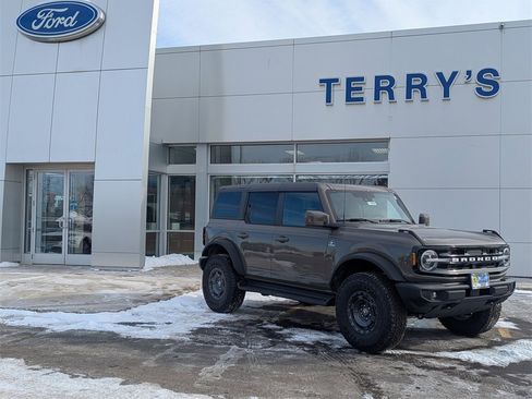 New 2025 Ford Bronco Outer Banks w/ Sasquatch Package image 1