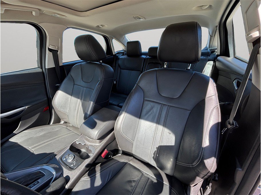 Used 2014 Ford Focus Titanium FWD image 16