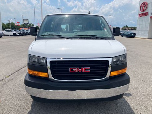 Used 2022 GMC Savana 2500 w/ Driver Convenience Package RWD image 2
