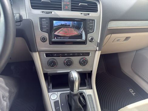 Used 2015 Volkswagen Golf TDI SE image 13