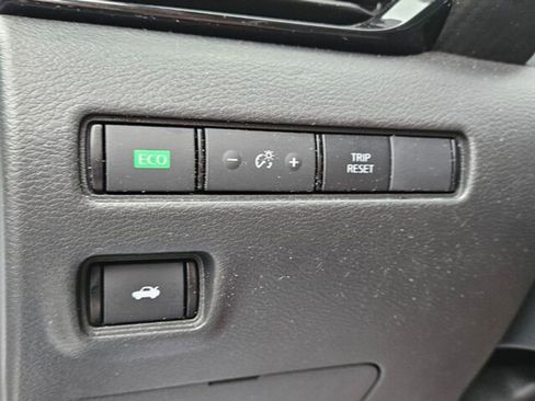 Used 2024 Nissan Sentra SV image 23