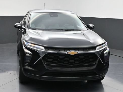 Used 2025 Chevrolet Trax LS w/ LS Convenience Package FWD image 2