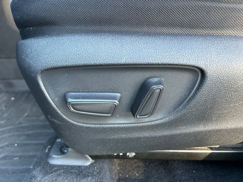 Used 2022 Toyota Highlander LE FWD image 16