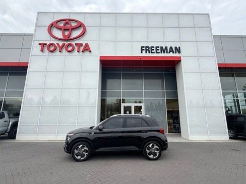 Used 2022 Hyundai Venue SEL image 1