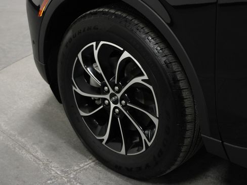 Used 2024 Lincoln Nautilus Premier image 10