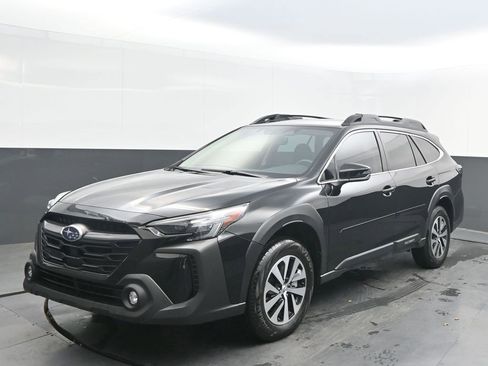 Used 2024 Subaru Outback Premium image 3
