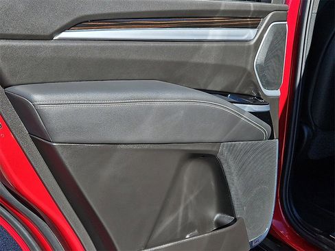 Used 2025 Cadillac Escalade Luxury image 17