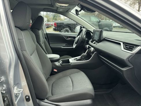 Used 2022 Toyota RAV4 XLE image 4