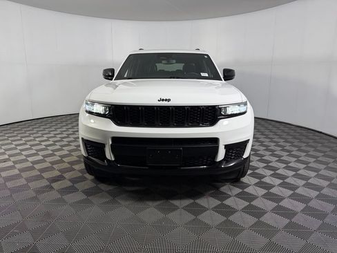 Certified 2022 Jeep Grand Cherokee L Laredo RWD image 11