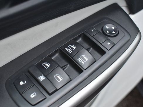 Used 2019 Jeep Cherokee Limited image 15