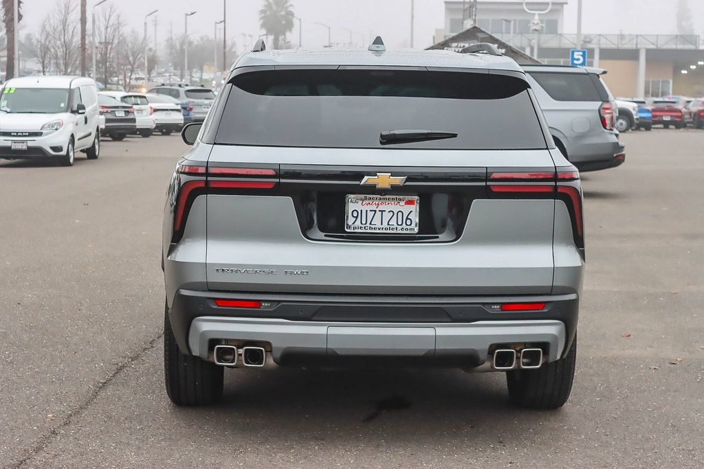 Used 2026 Chevrolet Traverse LT w/ Driver Confidence Package AWD/4WD image 3