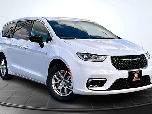 New 2026 Chrysler Pacifica Select FWD image 22