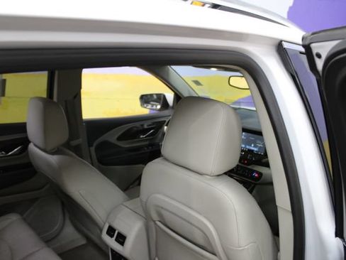 Used 2022 GMC Terrain Denali w/ Denali Premium Package AWD/4WD image 10