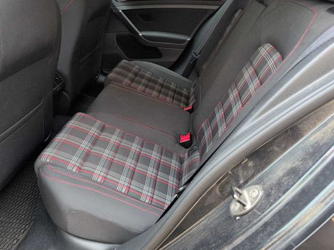 Used 2015 Volkswagen Golf 4-Door FWD image 18