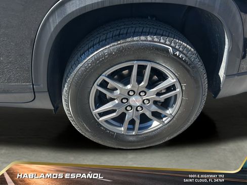 Used 2025 GMC Acadia Elevation image 11