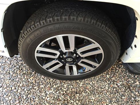 Used 2016 Toyota 4Runner Limited image 40