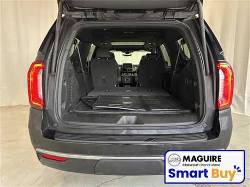 Used 2022 GMC Yukon XL SLT w/ SLT Premium Package image 22