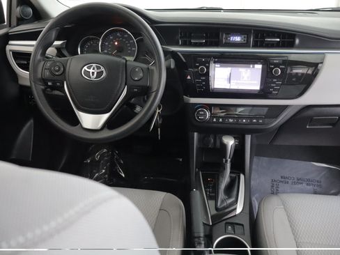 Used 2016 Toyota Corolla LE FWD image 2