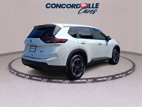 Certified 2025 Nissan Rogue SV AWD/4WD image 7
