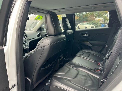 Used 2021 Jeep Cherokee Latitude Lux w/ Sun & Sound Group image 23