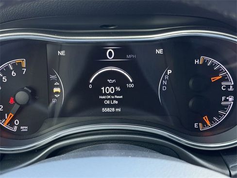 Used 2022 Jeep Grand Cherokee Laredo X image 12