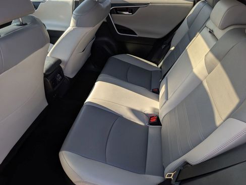 Used 2021 Toyota RAV4 Limited image 27