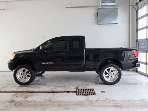 Used 2010 Nissan Titan SE w/ SE Value Truck Pkg image 7
