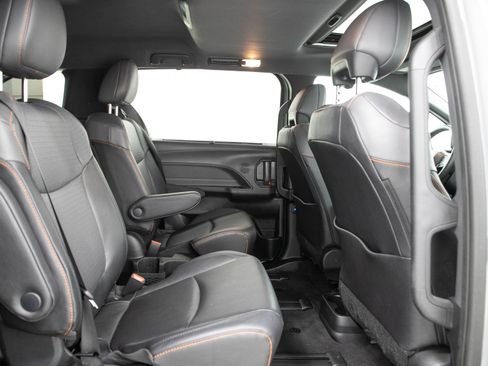Used 2024 Toyota Sienna XSE w/ XSE Plus Package AWD/4WD image 14