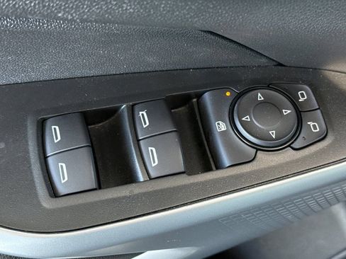 Used 2025 Chevrolet Trax LS FWD image 18