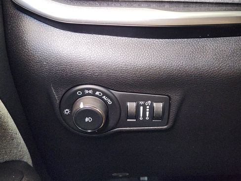 Used 2024 Jeep Compass Latitude AWD/4WD image 23