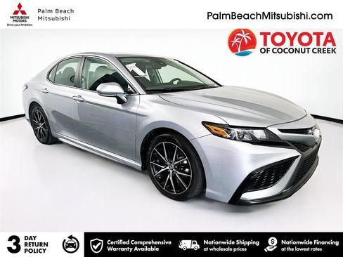 Used 2023 Toyota Camry SE image 1