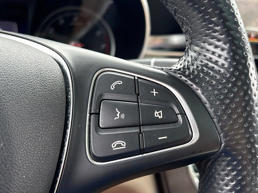 Used 2019 Mercedes-Benz GLC 300 4MATIC image 17