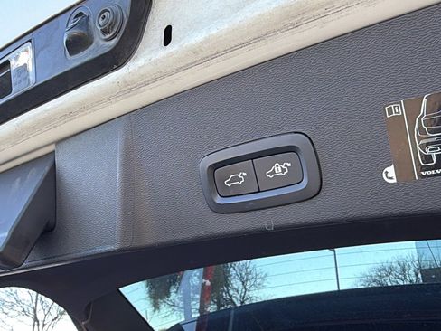 Used 2020 Volvo XC40 T5 R-Design image 32