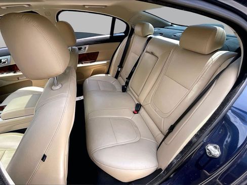 Used 2013 Jaguar XF RWD image 20